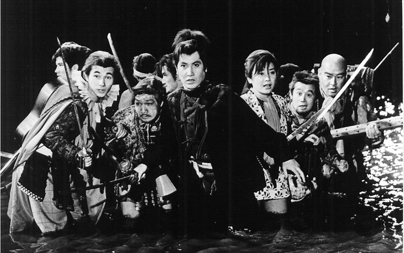 ti-psaxnoun-tosoi-nintza-sto-idruma-mixalis-kakogiannis