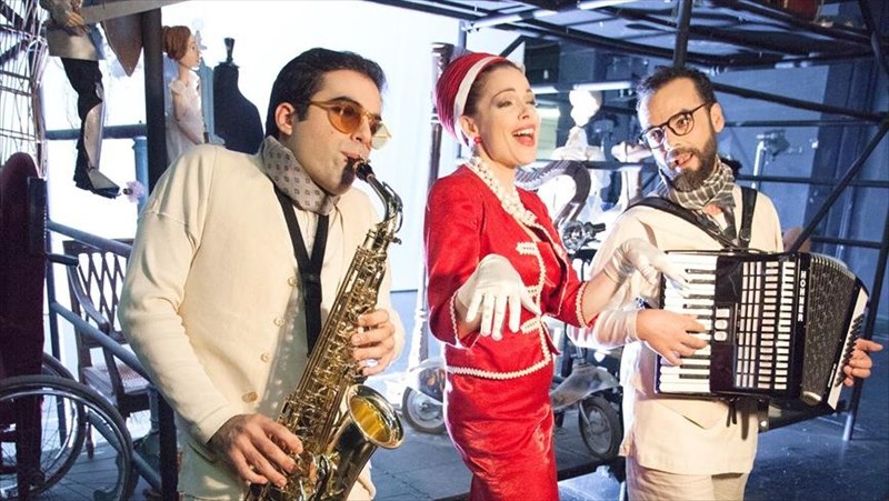 dafni-lamprogianni-proksenitra-apo-ta-ellinika-60s