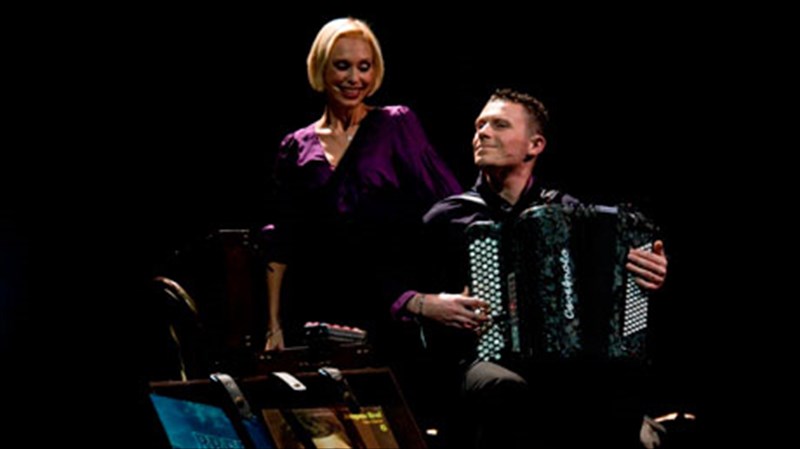 metapolemika-gallika-sanson-tou-brel-sto-megaro