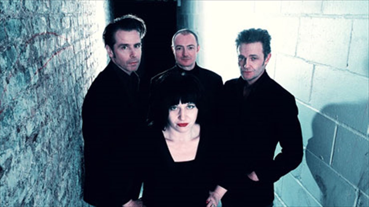 ekriktiki-tripli-sumpraksi-me-aroma-apo-80s