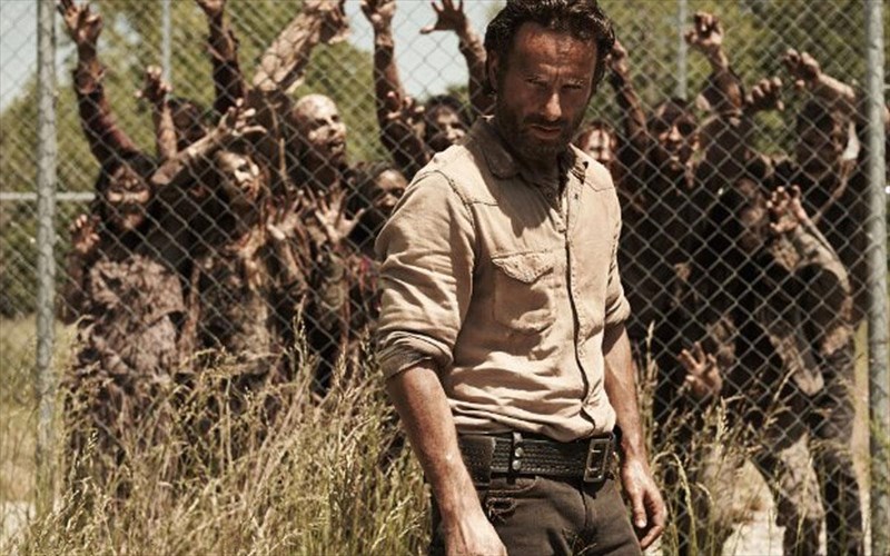 the-walking-dead-piso-apo-tis-kameres