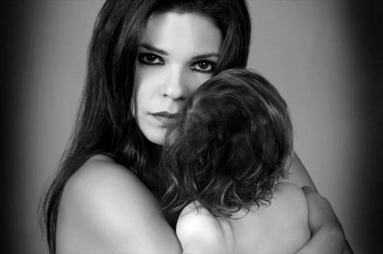 moni-gunaika-sti-skini-monologei