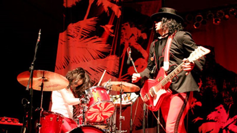 oi-white-stripes-dilosan-dialusi