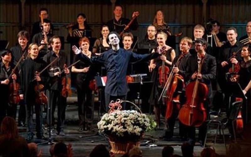 duo-aristourgimata-tou-mparok-ki-enas-xarismatikos-mousikos-sto-megaro