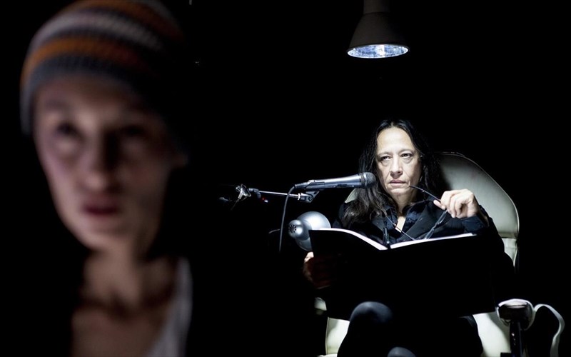 to-kukneio-asma-tis-sara-kein-se-skinothesia-tis-antzelas-mprouskou