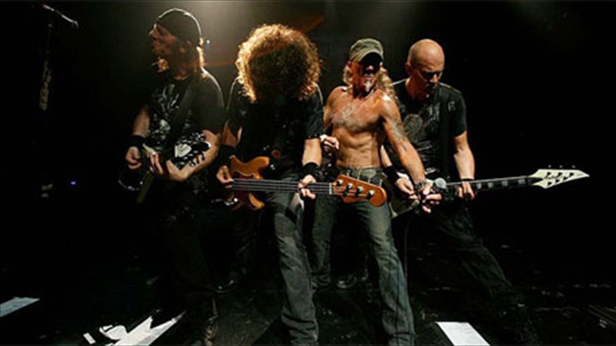 ieavy-metal-gerolukoi-sti-skini-tou-gagarin