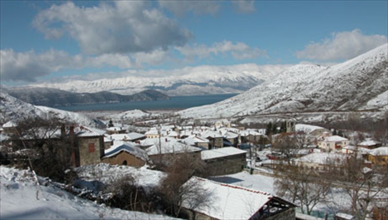 prespes-enas-magikos-udatinos-kosmos