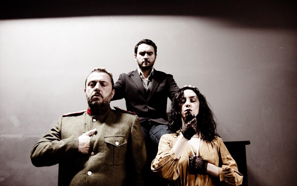 grammata-agapis-ston-stalin-fotografia