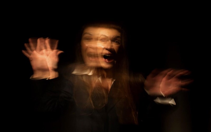 hamletmachine-gia-liges-akomi-parastaseis-eos-tis-28-febrouariou