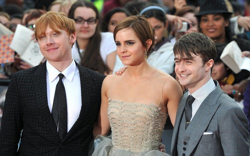 ntaniel-rantklif-kai-roupert-gkrint-brabeutikan-gia-tis-ermineies-tous-sto-theatro