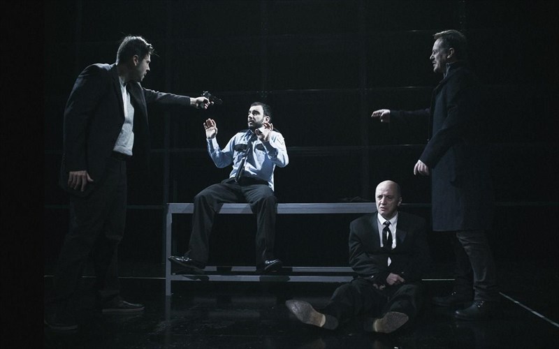 kritiki-theatrou-gagarin-way