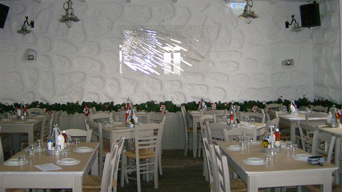 axinos-xoris-agkathia-alla-me-polu-kefi