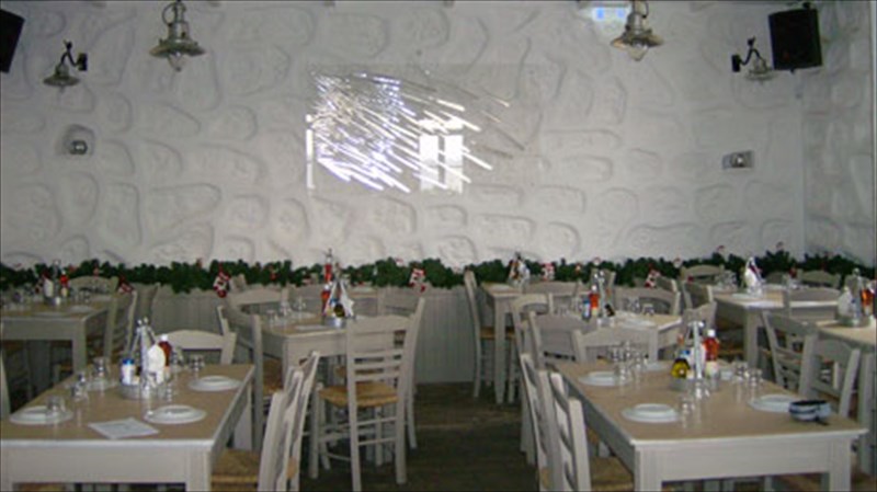 axinos-xoris-agkathia-alla-me-polu-kefi