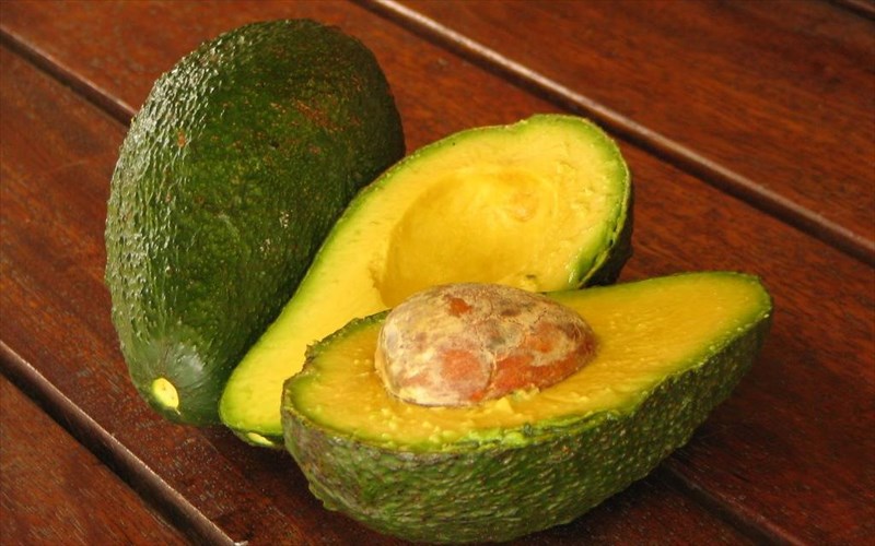 poio-einai-to-pio-threptiko-frouto-metaksu-ekeinon-pou-sunithos-trogontai-oma