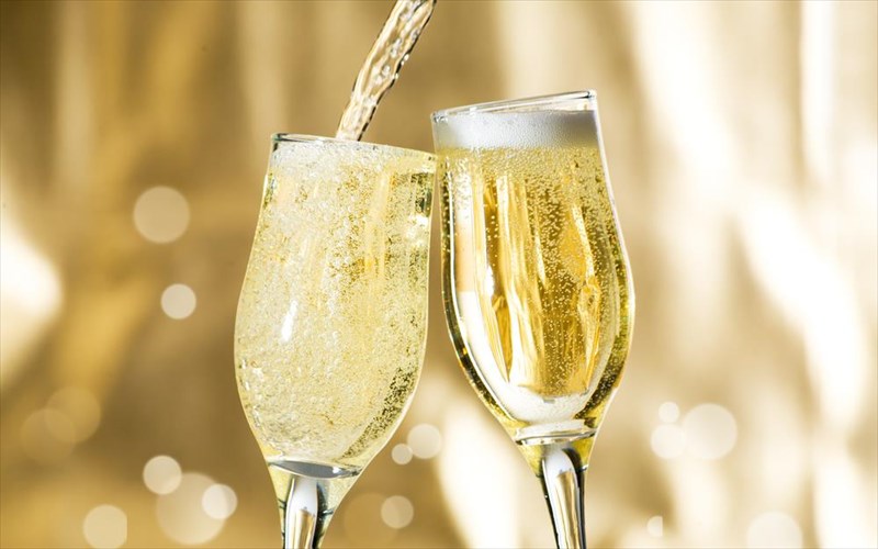 oi-afrodeis-oinoi-tis-elladas-sto-mikroskopio