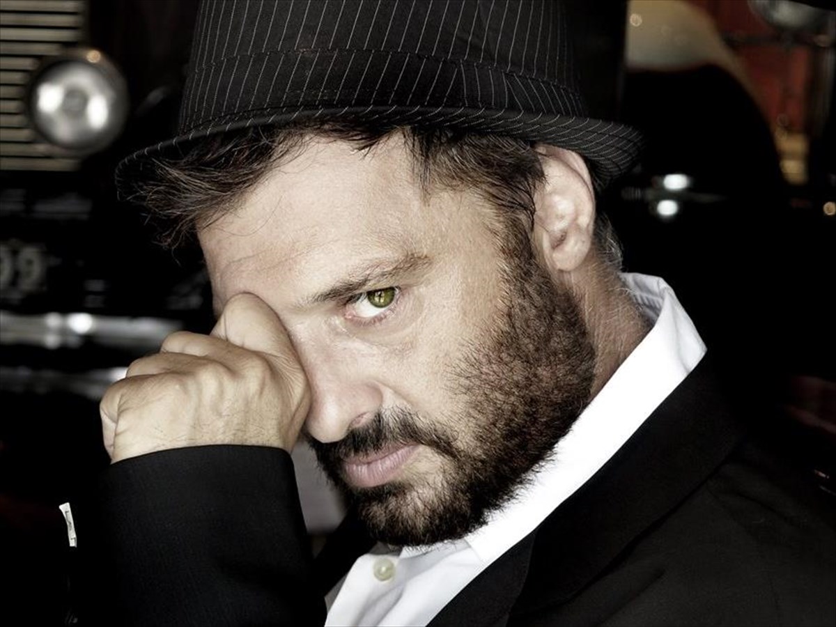 kalos-irthate-ntetektib-pouaro