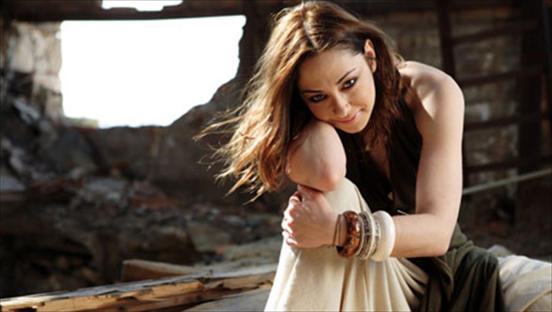 melina-aslanidou-i-mousiki-einai-ena-taksidi-apodrasis