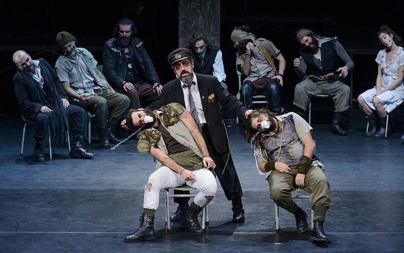 iliada-se-skinothesia-libathinou-paratasi-parastaseon