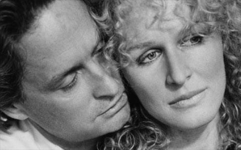 olethria-sxesi-sto-theatriko-sanidi-me-diaforetiko-finale