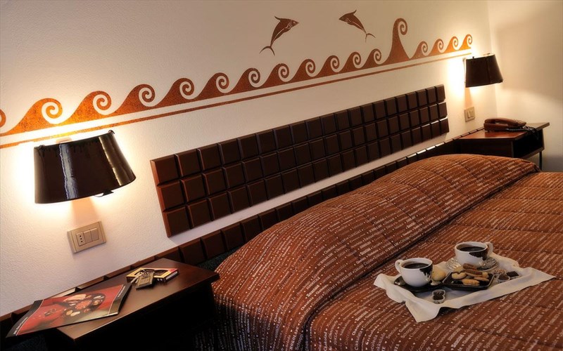 4kai1-ksenodoxeia-apo-sokolata