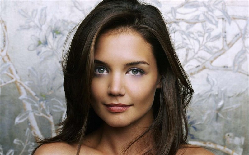 keiti-xolms-i-tileoptiki-epistrofi-tileoptiki-epistrofi