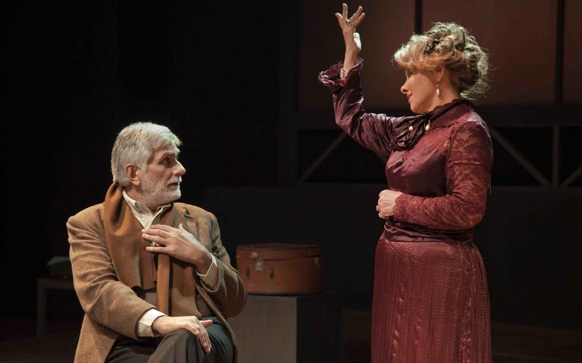 agapimene-mou-pseuti-fotografia