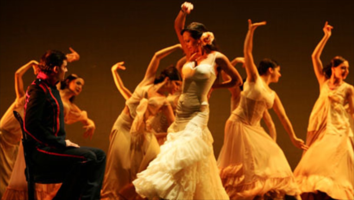 i-karmen-xoreuei-flamenko