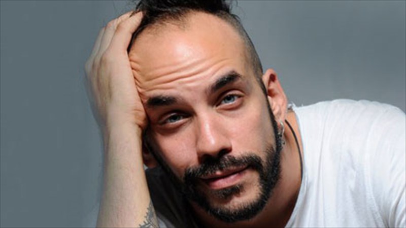 o-panos-mouzourakis-epistrefei