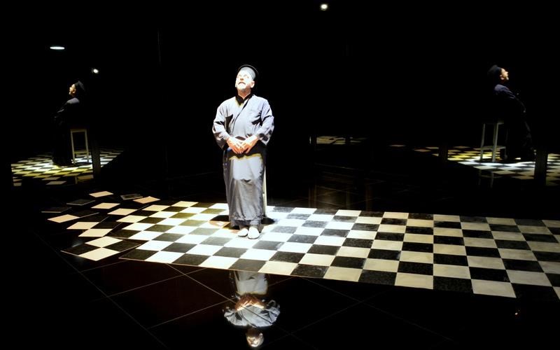 ilios-me-dontia-i-theatriki-diaskeui-tou-muthistorimatos-theatriki-diaskeui-tou-muthistorimatos