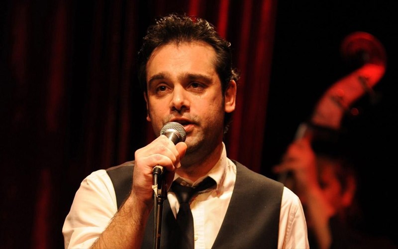 taksidi-ston-xrono-me-ton-doro-dimosthenous