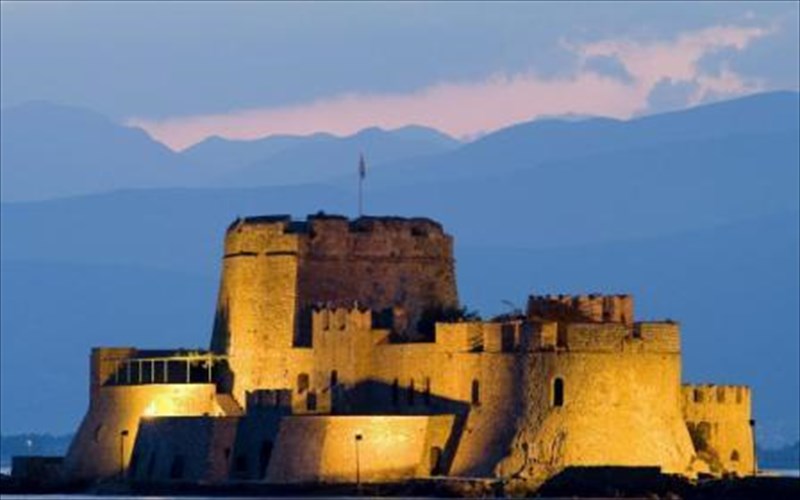 nauplio-erotas-me-tin-proti-matia