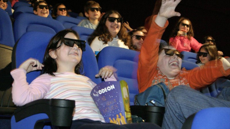 i-kinimatografiki-empeiria-proxoraei-pera-apo-to-3d