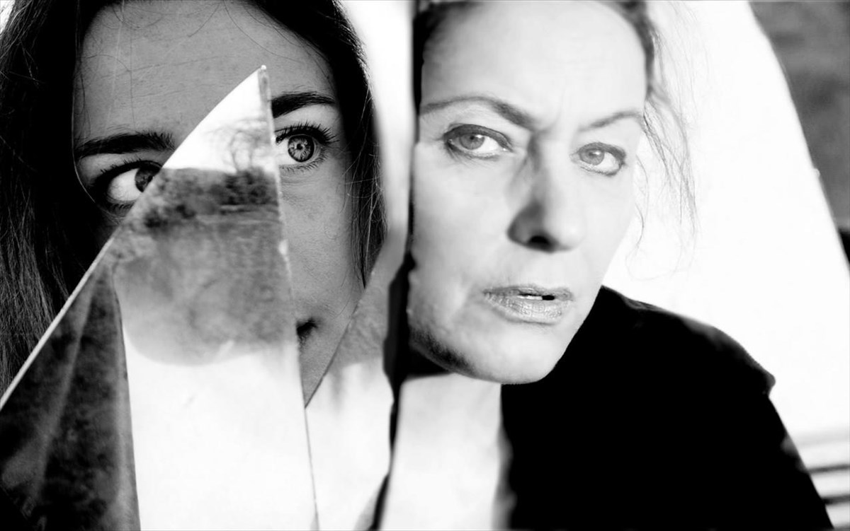 arketa-pia-me-tin-antela-fotografia