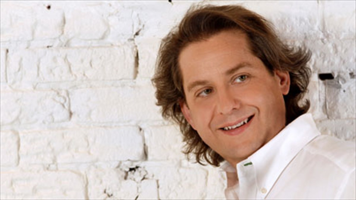 enas-apo-tous-korufaious-pianistes-kanei-kakes-parees