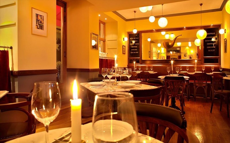 5-stekia-pou-miloun-gallika-stekia-pou-miloun-gallika