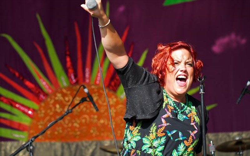 hannah-williams-eisepraksa-polli-zestasia-kai-agapi-apo-to-elliniko-koino-kai-eimai-eugnomon