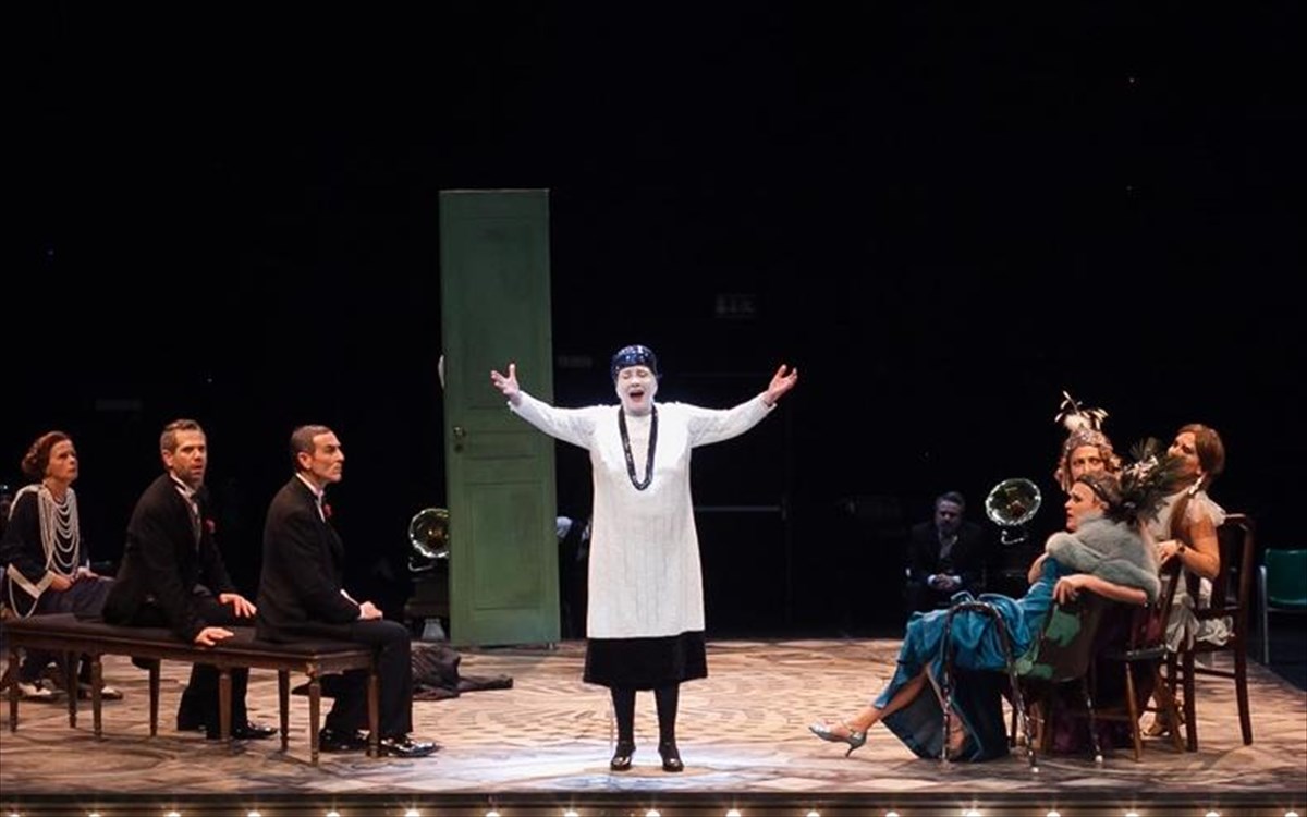 etsi-einai-an-etsi-nomizete-nea-fotografia