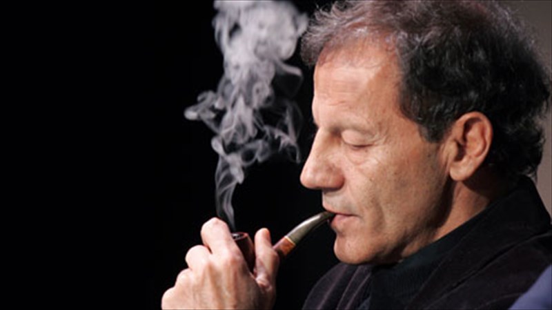 o-stauros-ksarxakos-se-tragoudia-tou-manou-xatzidaki