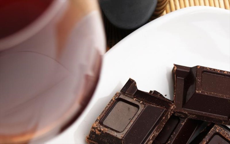 o-kosmos-tis-gastronomias-se-mia-giorti