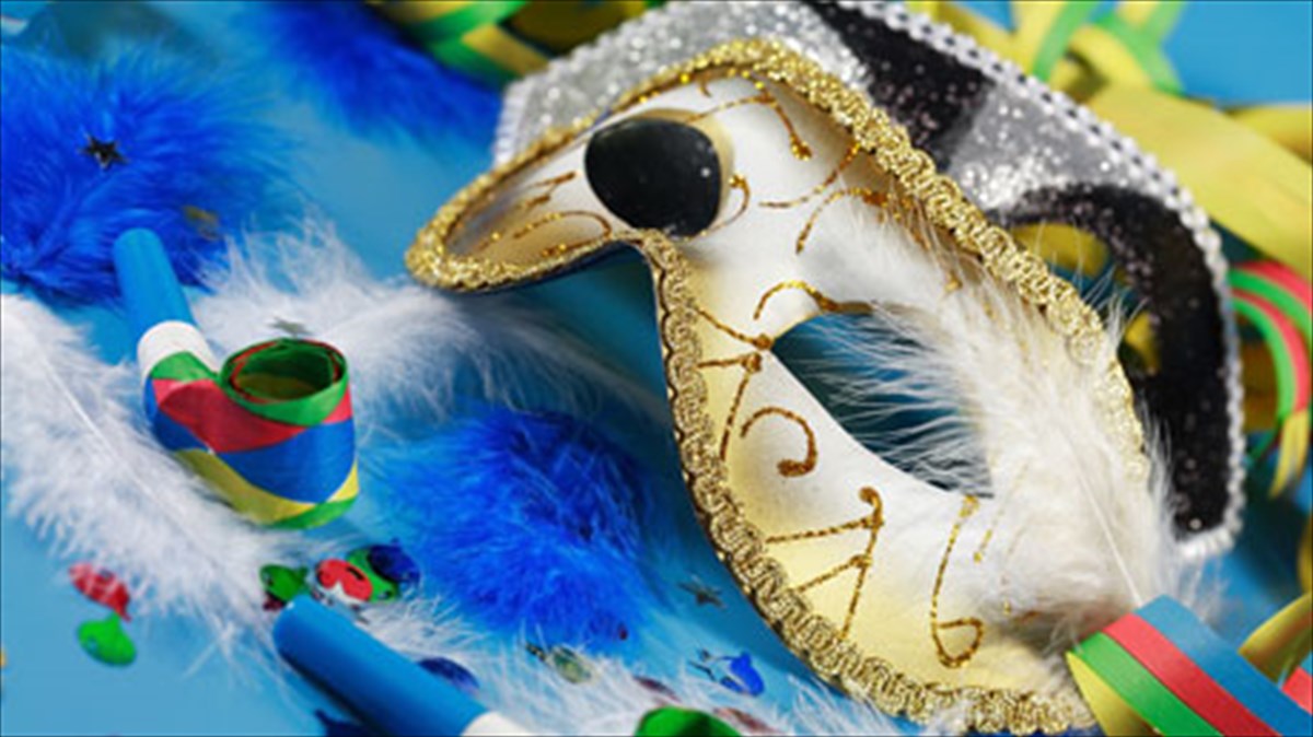 maske-party-me-xoreutiki-diathesi-sto-six-dogs