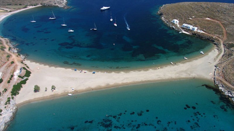 kuthnos-ena-anotheuto-kukladonisi-makria-apo-kosmikotites