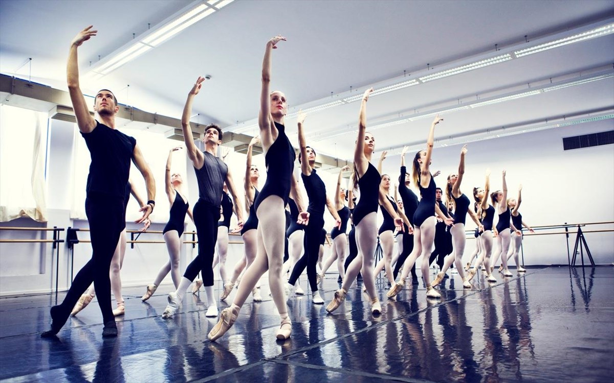 ethniki-luriki-skini-foto-mpaletou