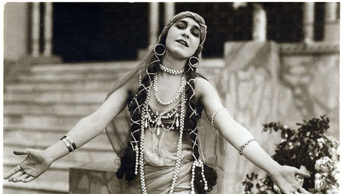 o-magos-tis-komodias-ernst-loumpits