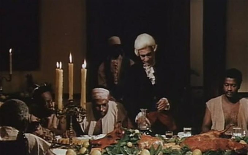 enas-epikairos-alla-diaforetikos-mustikos-deipnos