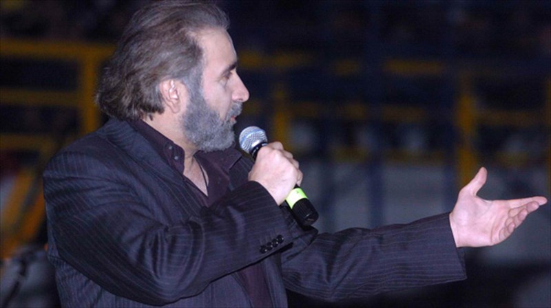 o-lakis-lazopoulos-ksanoigetai-sta-kumata-tou-diadiktuou