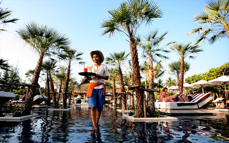 enas-paradeisos-gia-eroteumenous