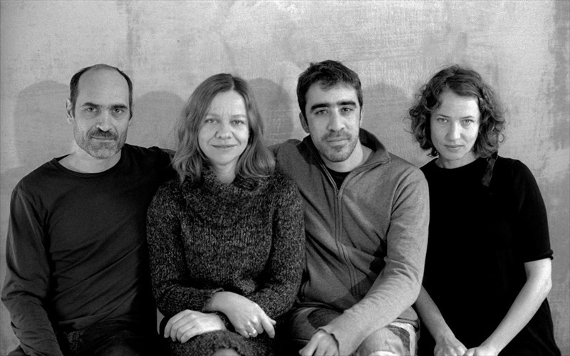 oi-duo-mas-tora-parastasi-gia-filanthropiko-skopo-ti-megali-triti