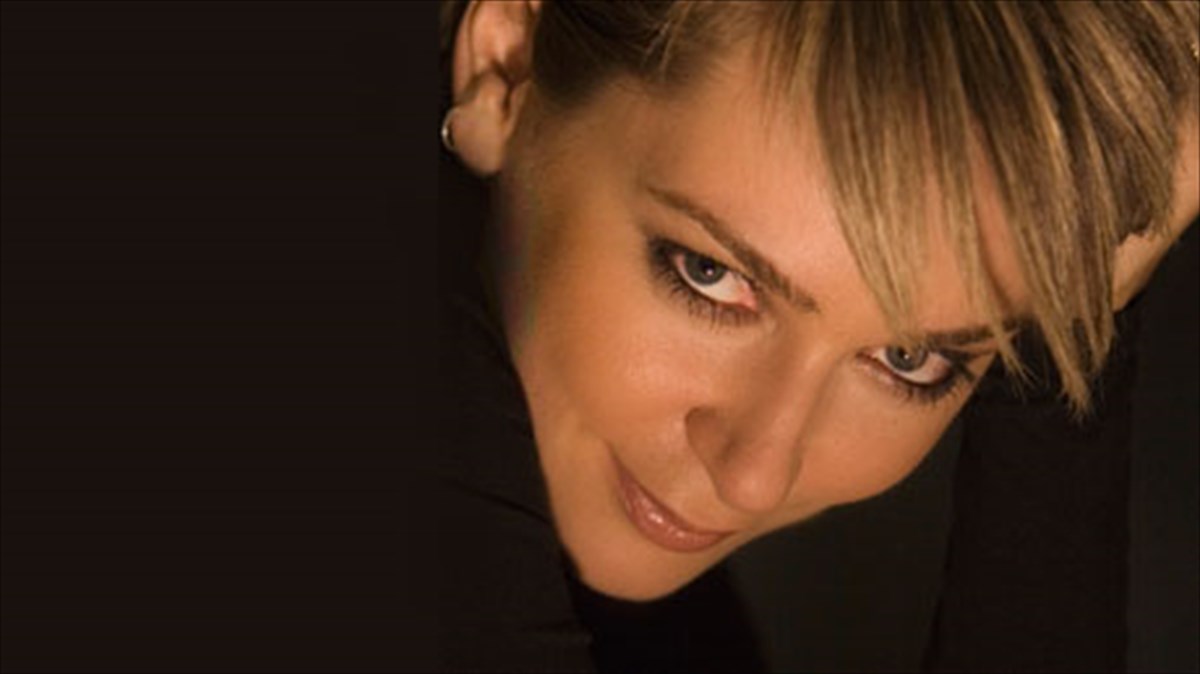 i-rita-antonopoulou-se-mia-poli-gia-duo