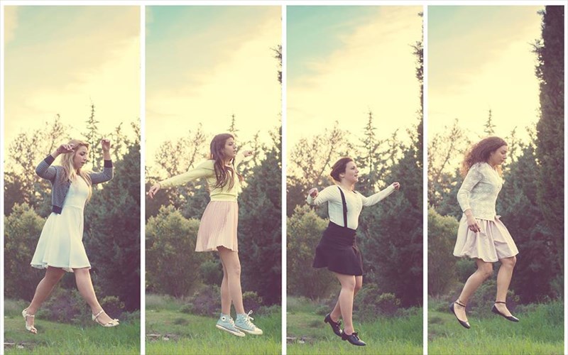 autoxeires-parthenoi-i-theatriki-diaskeui-tou-omonumou-mpest-seler-theatriki-diaskeui-tou-omonumou-mpest-seler