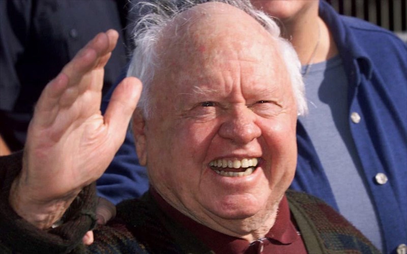 mickey-rooney-ektos-diathikis-i-oikogeneia-tou-oikogeneia-tou